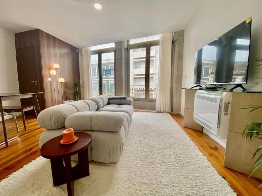 Padre Antonio Vieira Flat E - 2 Bedroom Near Campanha Train Station Apartment *