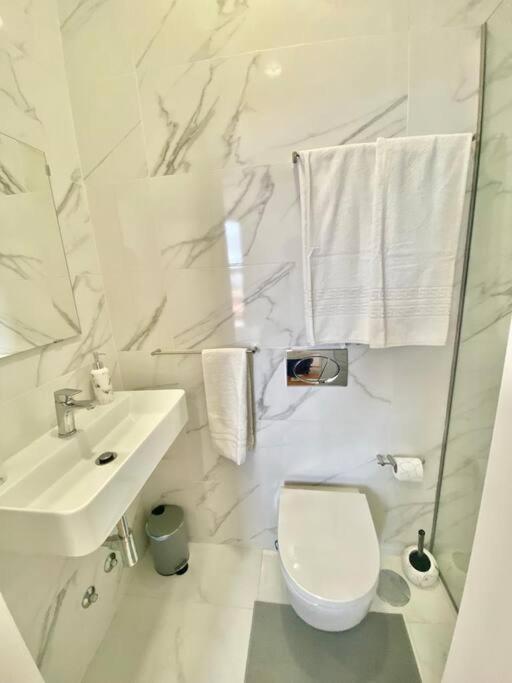 Apartment Padre Antonio Vieira Flat E - 2 Bedroom Near Campanha Train Station Porto