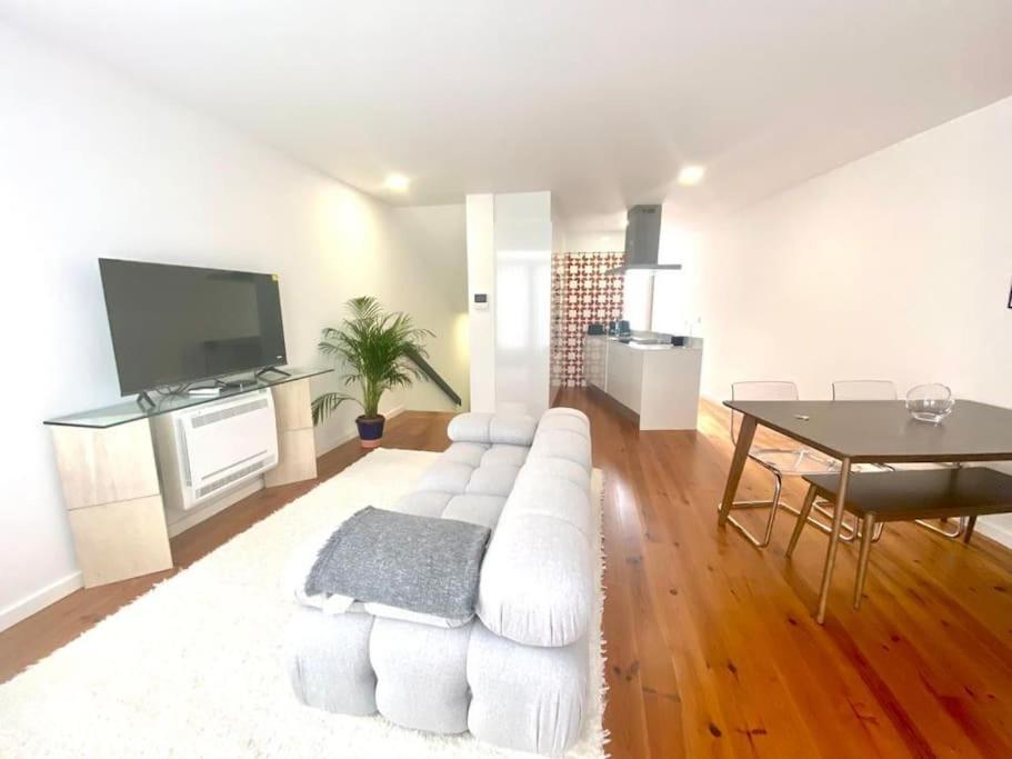 Apartment Padre Antonio Vieira Flat E - 2 Bedroom Near Campanha Train Station *